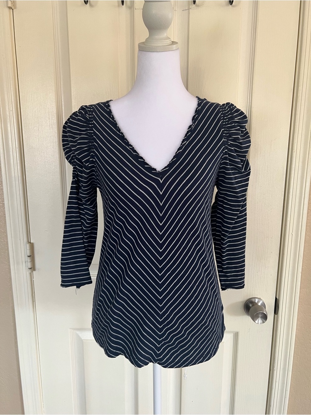 Maeve Anthropologie Navy Striped Puff Sleeve Chevron Top XS